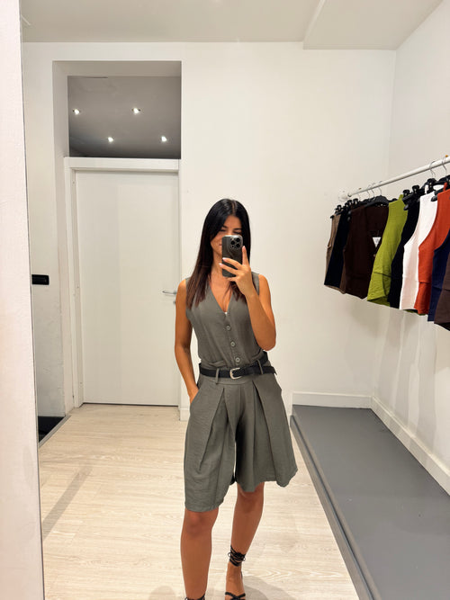 Completo gilet e shorts lungo effetto lino