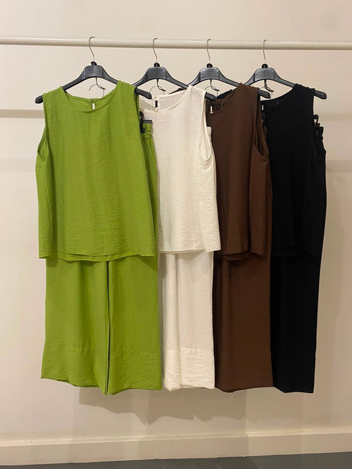 Completo top smanicato e pantalone