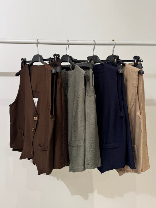 Completo gilet e shorts lungo effetto lino