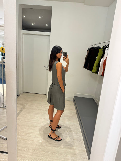 Completo gilet e shorts lungo effetto lino