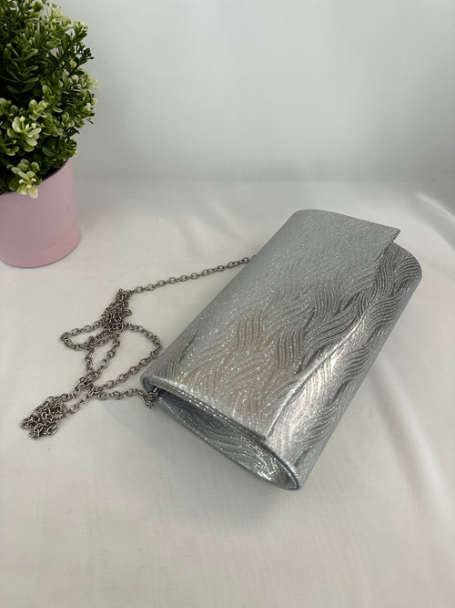 Pochette elegante onde