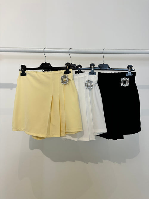 Shorts gonna fibbia strass