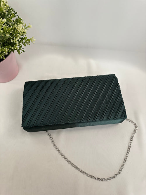 Pochette pieghe oblique raso