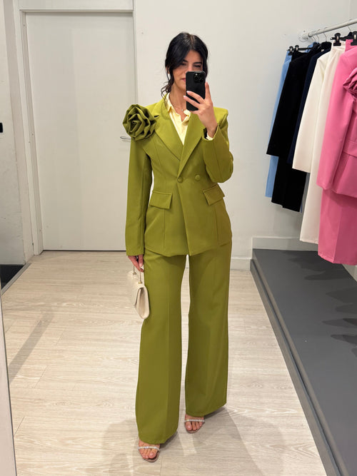 Completo giacca fiore e pantalone palazzo