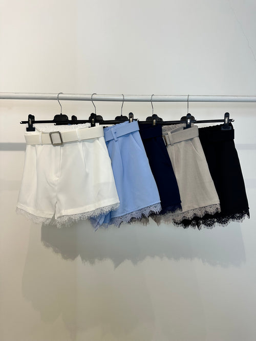 Shorts cintura e pizzo