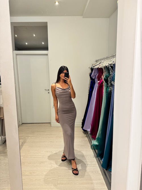 Vestito lungo lacci e schiena nuda