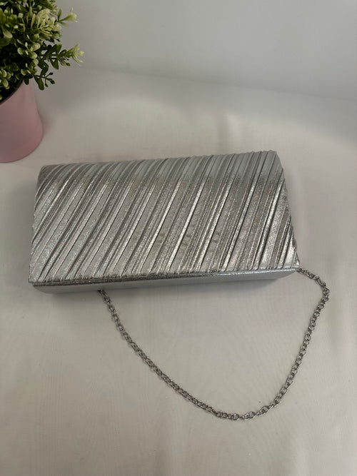 Pochette pieghe oblique raso