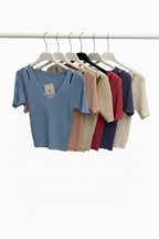 T-shirt in maglia scollo spalle